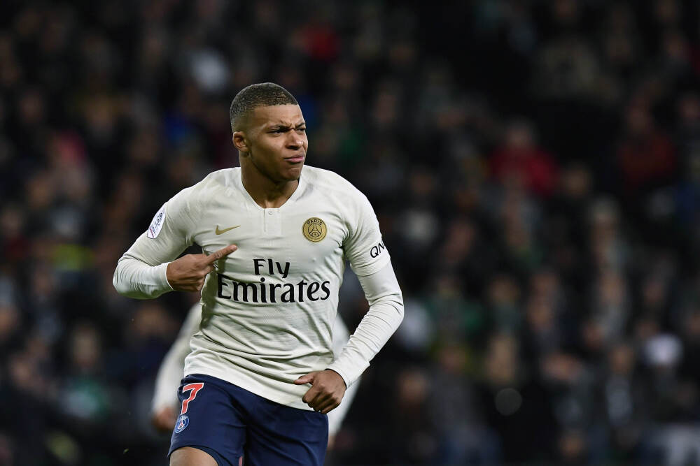 毫无威胁！特雷·杨半场3中1仅得2分5助1断 有3次失误&正负值-9